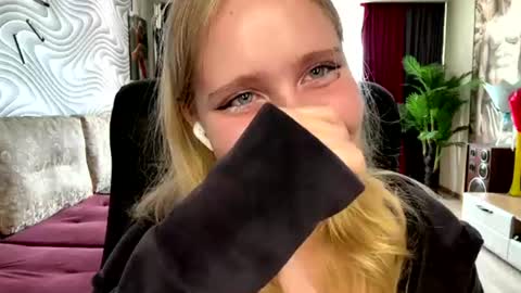 Anny online show from 06-11-26, 12:25
