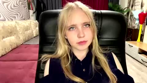 Anny online show from 06-14-26, 09:11