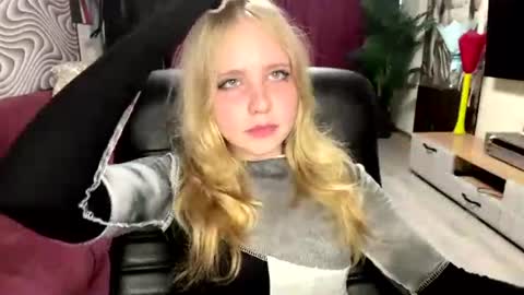 Anny online show from 06-19-26, 11:14