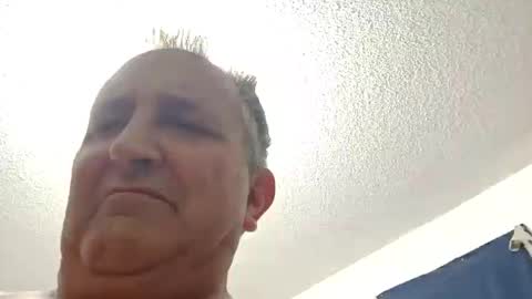 Snapshot of wilhob26 chatting on 10-16-25, 06:03 wihob26 online show from 10-16-25, 06:03