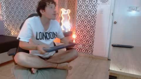 Snapshot of will_tay1 chatting on 04-08-26, 03:17 WILL online show from 04-08-26, 03:17