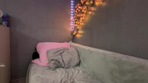 Olivia online show from 04-15-26, 07:58