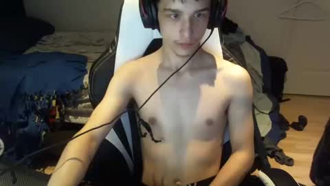 Snapshot of willfro_ chatting on 10-15-25, 01:39 willfro_ online show from 10-15-25, 01:39