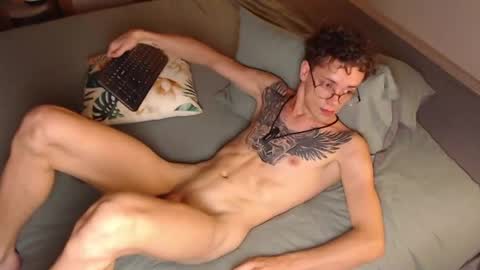 William online show from 05-14-26, 01:07