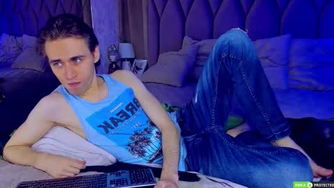 William online show from 11-25-25, 03:06