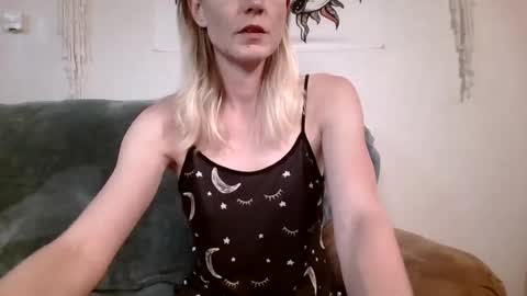willowxo223 online show from 06-22-26, 05:15