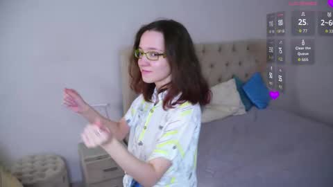 Snapshot of wilmavitanza chatting on 10-17-25, 04:48 for u Alise online show from 10-17-25, 04:48