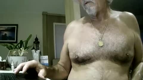 Snapshot of winedog2020 chatting on 06-02-26, 12:56 Gundja Man online show from 06-02-26, 12:56