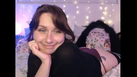 Snapshot of wingardiumleveveosa chatting on 12-21-25, 01:24 Eevie online show from 12-21-25, 01:24