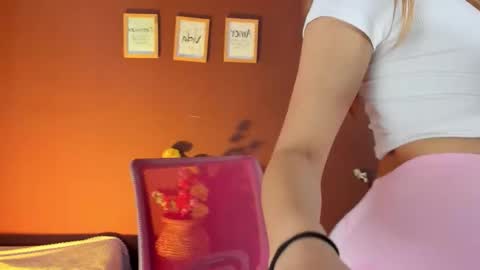 Wini Fer online show from 11-28-25, 01:14