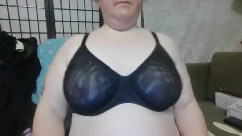 Snapshot of winnieatplay chatting on 03-21-26, 05:12 Winnie online show from 03-21-26, 05:12
