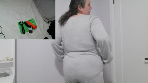 Snapshot of winnieatplay chatting on 03-28-26, 05:40 Winnie online show from 03-28-26, 05:40