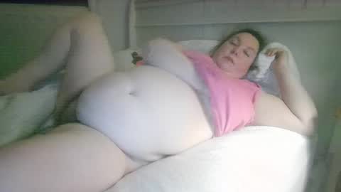 Snapshot of winnieatplay chatting on 04-04-26, 04:11 Winnie online show from 04-04-26, 04:11