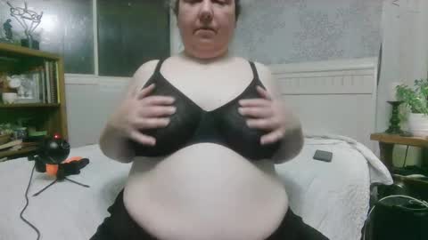 Snapshot of winnieatplay chatting on 04-14-26, 03:56 Winnie online show from 04-14-26, 03:56