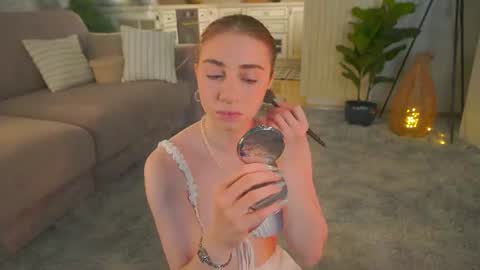 Snapshot of winnieriedesel chatting on 06-22-26, 03:25 Lillian online show from 06-22-26, 03:25
