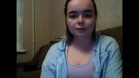 Snapshot of winter__white_rose chatting on 02-13-25, 04:17 Emma online show from 02-13-25, 04:17