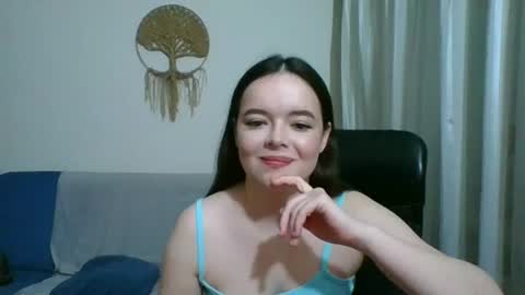 Snapshot of winter__white_rose chatting on 06-11-26, 07:12 Emma online show from 06-11-26, 07:12