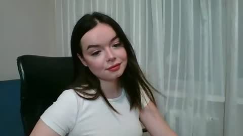 Snapshot of winter__white_rose chatting on 08-06-26, 06:21 Emma online show from 08-06-26, 06:21