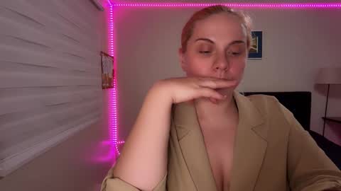 Snapshot of winter_miracle chatting on 12-17-25, 07:03 Winter Miracle online show from 12-17-25, 07:03