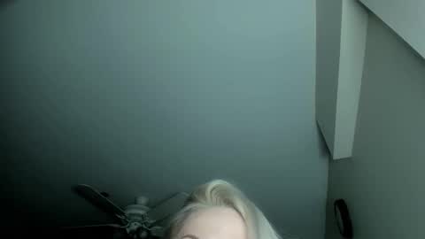 Snapshot of winter_miracle chatting on 02-11-26, 02:33 Winter Miracle online show from 02-11-26, 02:33