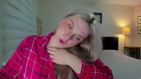 Snapshot of winter_miracle chatting on 02-23-26, 06:33 Winter Miracle online show from 02-23-26, 06:33