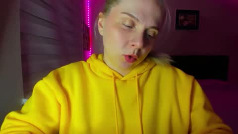 Snapshot of winter_miracle chatting on 02-25-26, 06:34 Winter Miracle online show from 02-25-26, 06:34