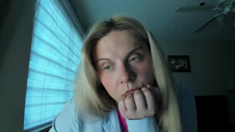 Snapshot of winter_miracle chatting on 03-14-26, 12:17 Winter Miracle online show from 03-14-26, 12:17