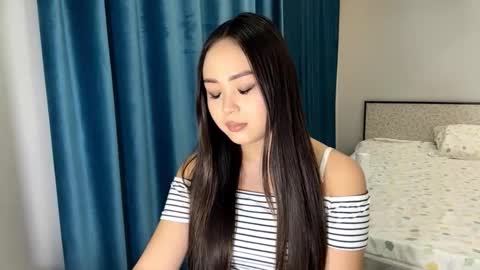 Snapshot of winterluchini chatting on 12-22-25, 02:14 Amina online show from 12-22-25, 02:14