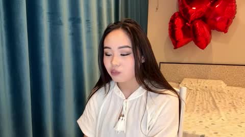 Snapshot of winterluchini chatting on 02-17-26, 02:13 Amina online show from 02-17-26, 02:13