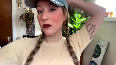 wintersinclaire19 online show from 02-08-25, 09:25