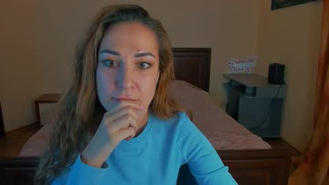 Snapshot of wise_ava chatting on 03-17-26, 09:29 Sarah Curly online show from 03-17-26, 09:29