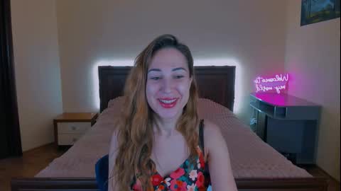 Snapshot of wise_ava chatting on 03-25-26, 10:27 Sarah Curly online show from 03-25-26, 10:27