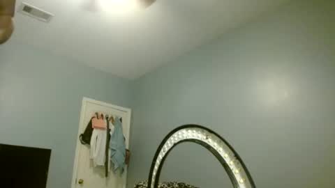 Snapshot of wishhwashy22 chatting on 01-09-25, 02:18 Chanel online show from 01-09-25, 02:18