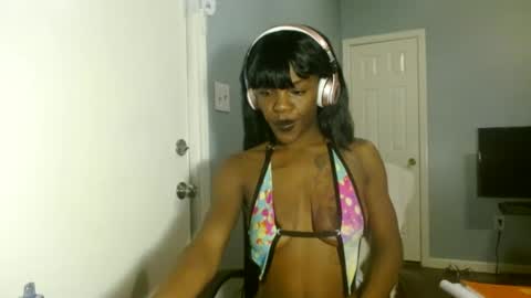 Snapshot of wishhwashy22 chatting on 02-20-25, 04:07 Chanel online show from 02-20-25, 04:07