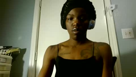 Snapshot of wishhwashy22 chatting on 02-21-25, 03:56 Chanel online show from 02-21-25, 03:56