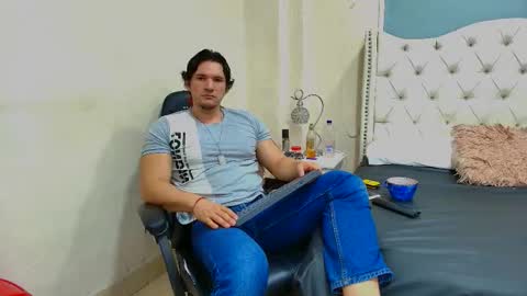 Snapshot of wiston_cox chatting on 02-13-26, 01:51 Wiston online show from 02-13-26, 01:51