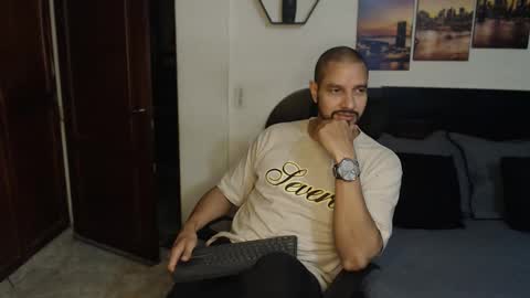 Magnus Dark independent model online show from 01-07-25, 05:01