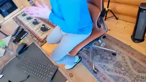 Snapshot of wobbleon chatting on 03-07-25, 08:22 Gobbleon online show from 03-07-25, 08:22