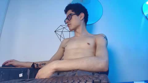  W O L F  online show from 10-21-25, 11:33