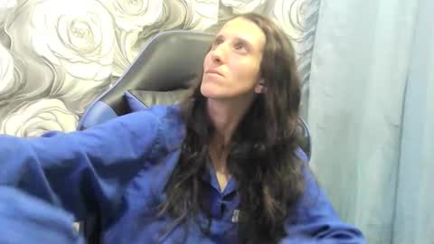 Snapshot of wolfxsnow chatting on 12-15-25, 06:56 wolfxsnow online show from 12-15-25, 06:56