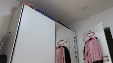 Wondergirl online show from 11-13-25, 09:19