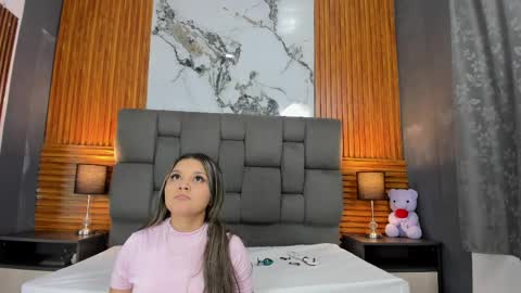 wonderkloe_ online show from 04-08-26, 02:44