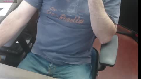 Snapshot of woodworker6473 chatting on 01-03-25, 02:08 woodworker6473 online show from 01-03-25, 02:08