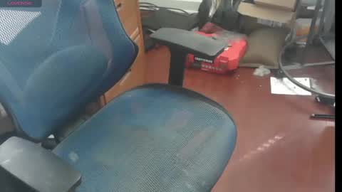 Snapshot of woodworker6473 chatting on 01-20-25, 04:55 woodworker6473 online show from 01-20-25, 04:55