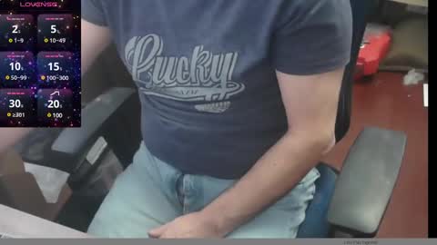 Snapshot of woodworker6473 chatting on 01-21-25, 02:15 woodworker6473 online show from 01-21-25, 02:15