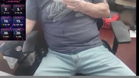 Snapshot of woodworker6473 chatting on 01-21-25, 05:20 woodworker6473 online show from 01-21-25, 05:20