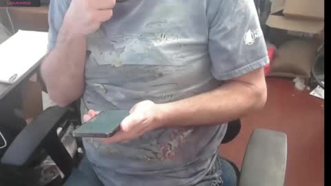 Snapshot of woodworker6473 chatting on 01-29-25, 02:10 woodworker6473 online show from 01-29-25, 02:10