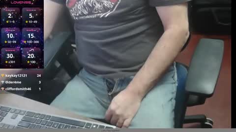 Snapshot of woodworker6473 chatting on 02-17-25, 02:04 woodworker6473 online show from 02-17-25, 02:04