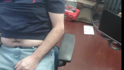 Snapshot of woodworker6473 chatting on 02-28-25, 02:31 woodworker6473 online show from 02-28-25, 02:31