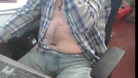 Snapshot of woodworker6473 chatting on 03-07-25, 02:01 woodworker6473 online show from 03-07-25, 02:01